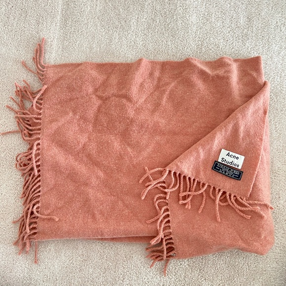 Acne Studios scarf - Picture 1 of 2
